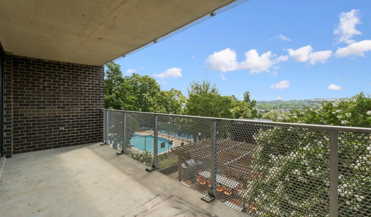 The Summit - Alexandria, VA - balcony