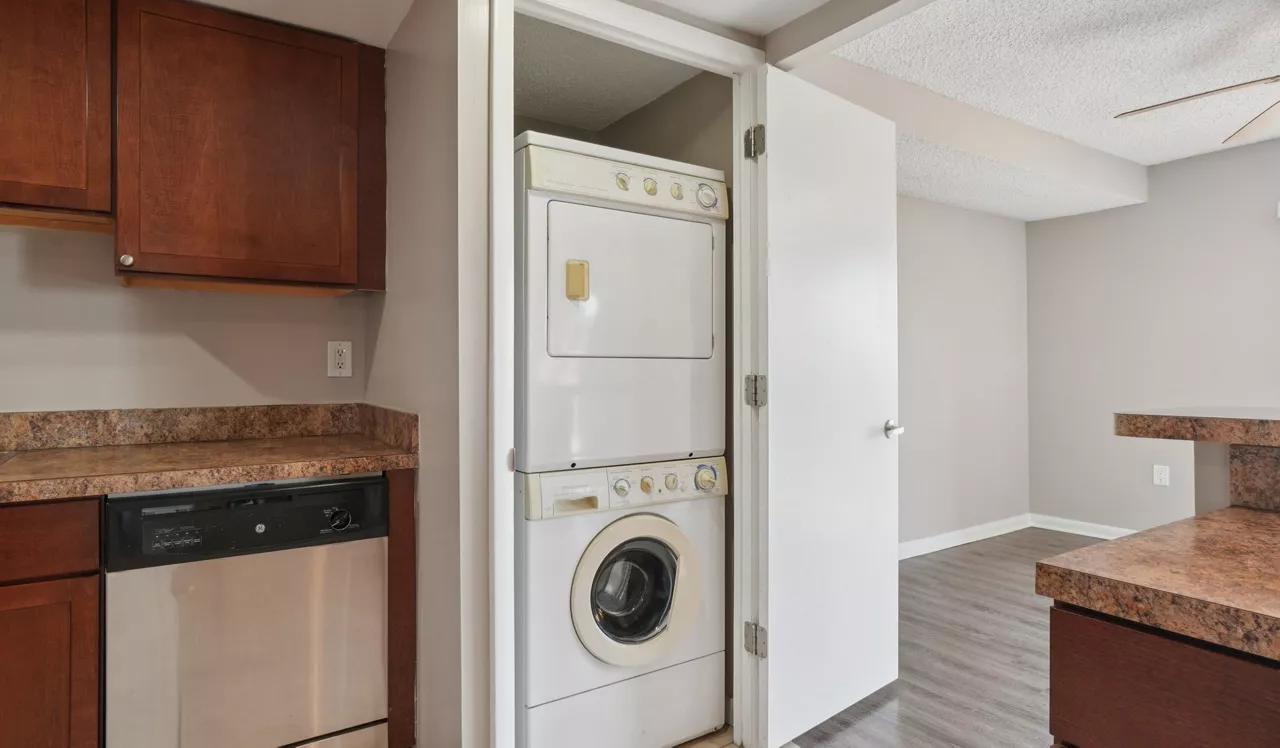 The Summit - Alexandria, VA - laundry
