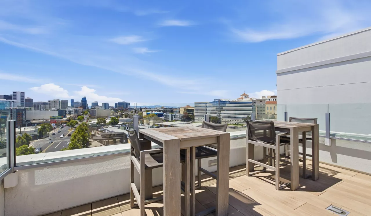 The Broadway - Oakland, CA - Rooftop Lounge and Grills