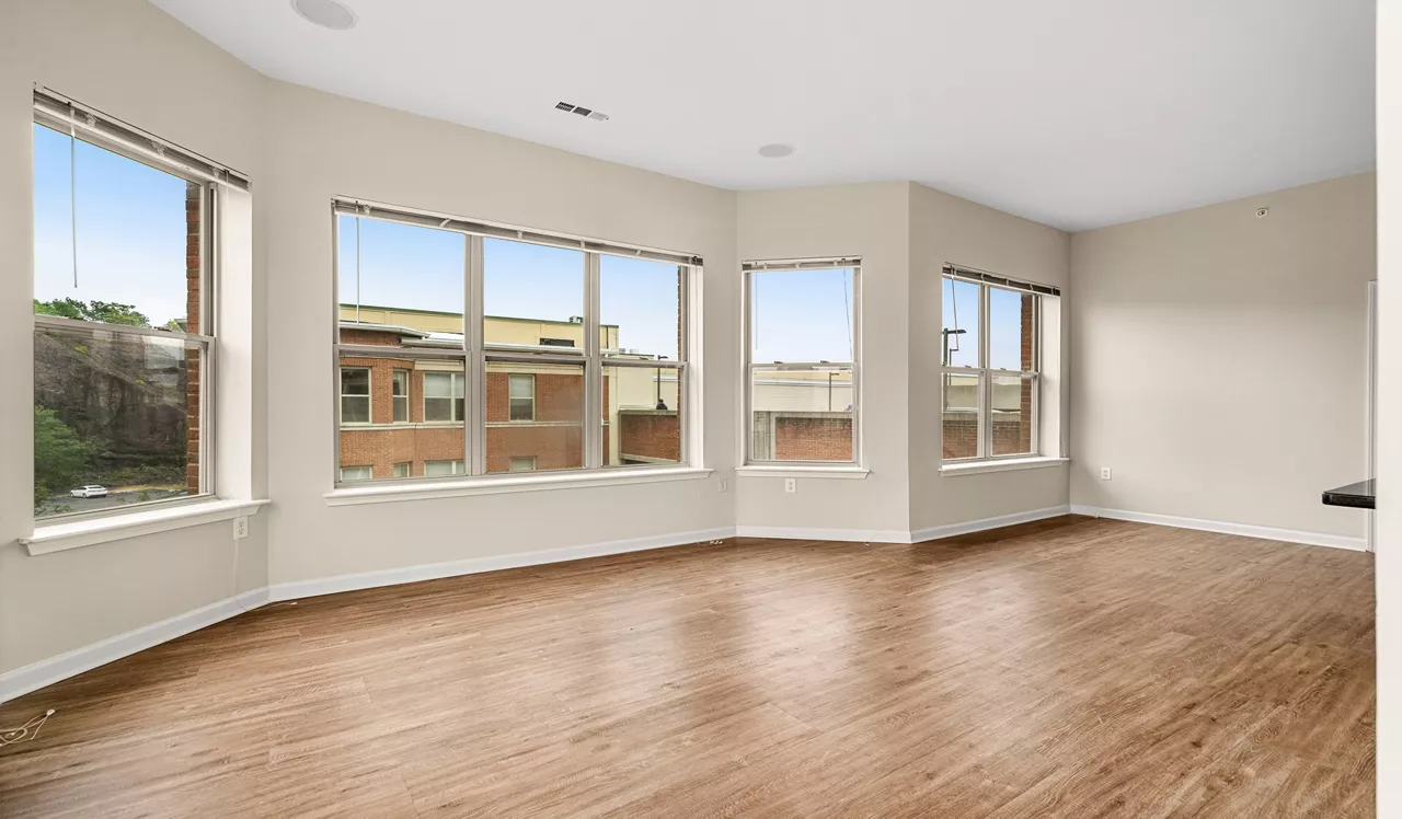 The Chase at Overlook Ridge - Revere, MA – living room