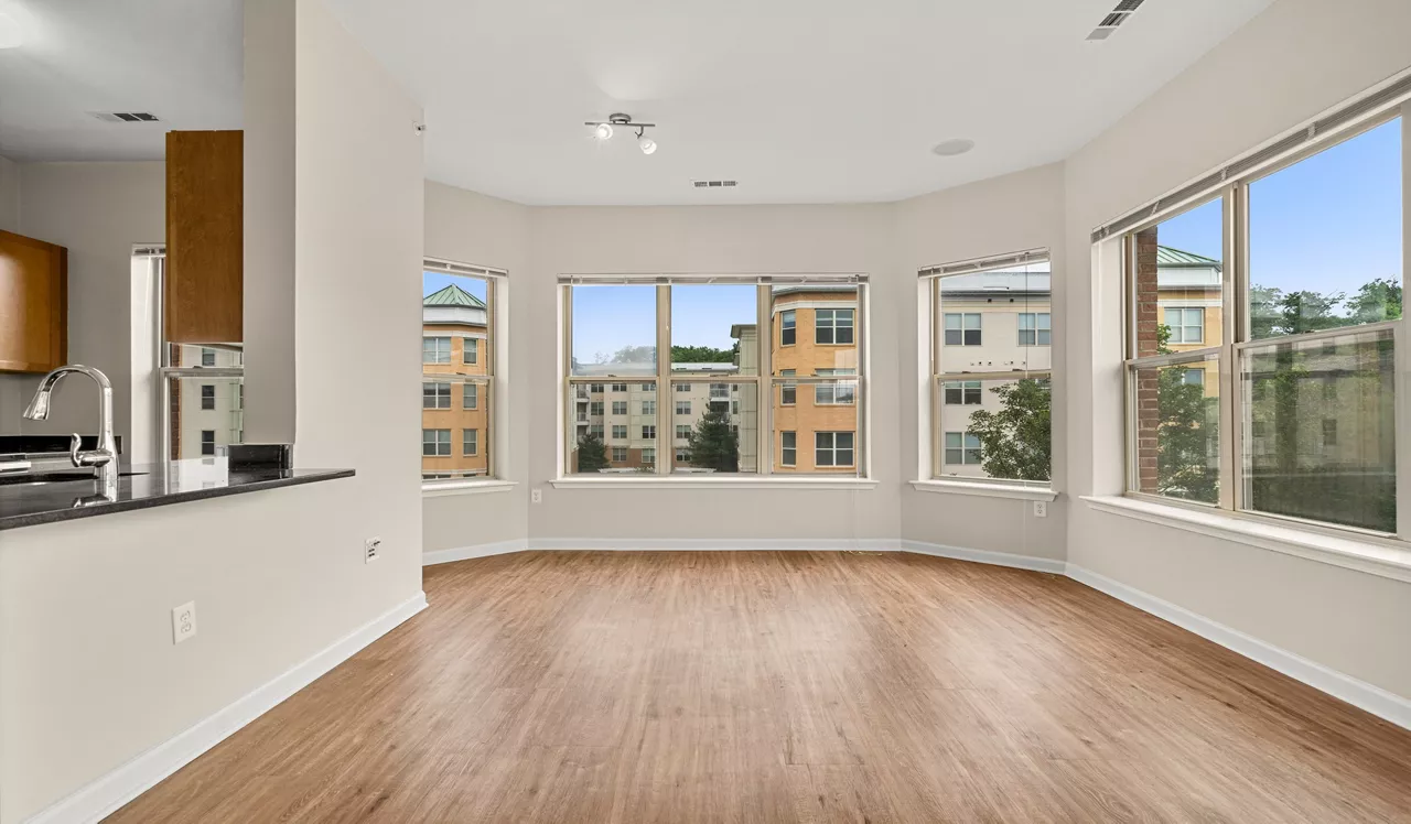 The Chase at Overlook Ridge - Revere, MA – living room