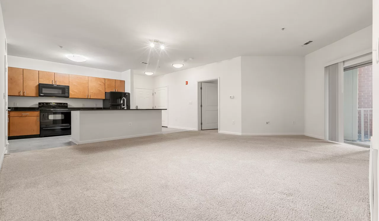 The Chase at Overlook Ridge - Revere, MA – living room