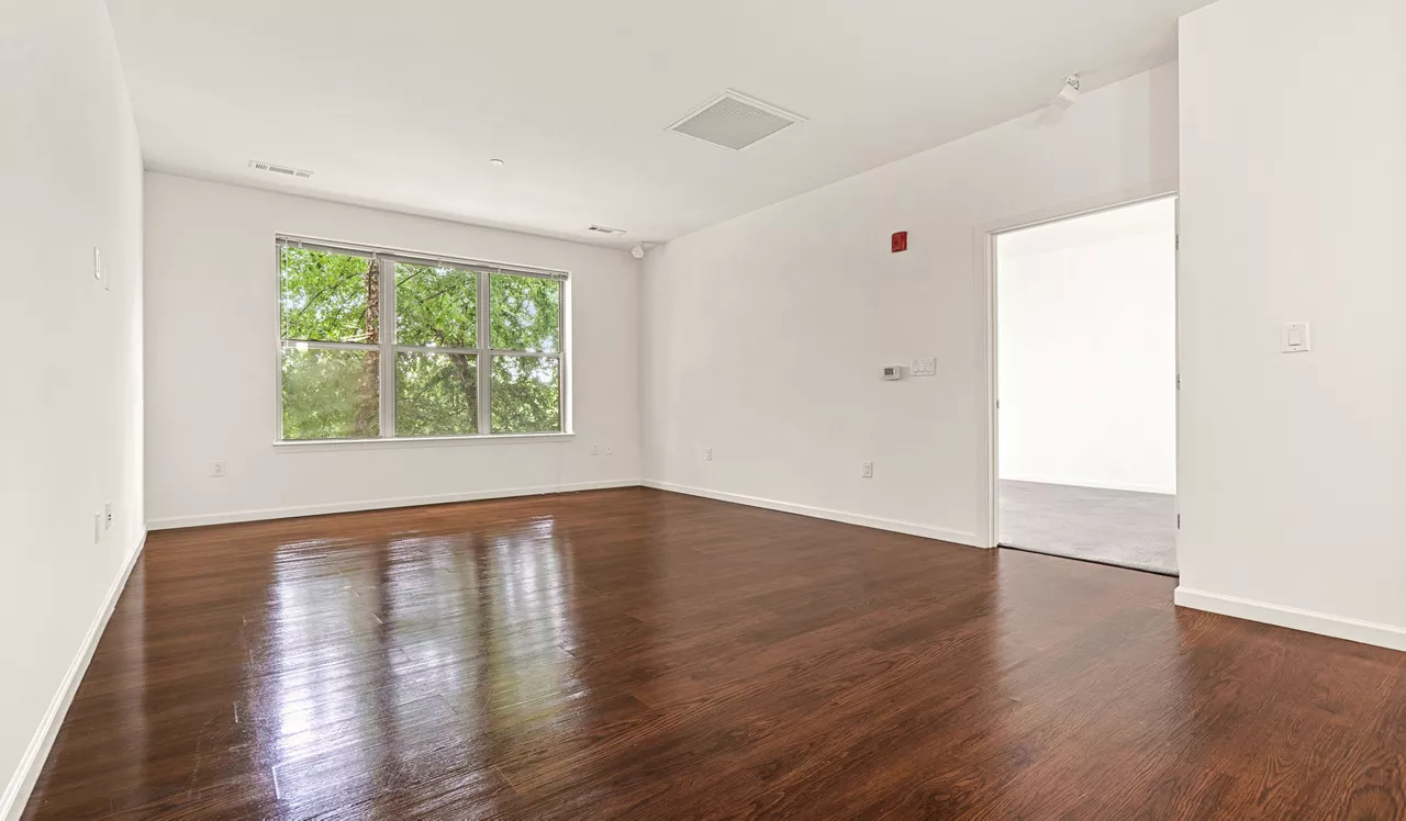The Chase at Overlook Ridge - Revere, MA – living room
