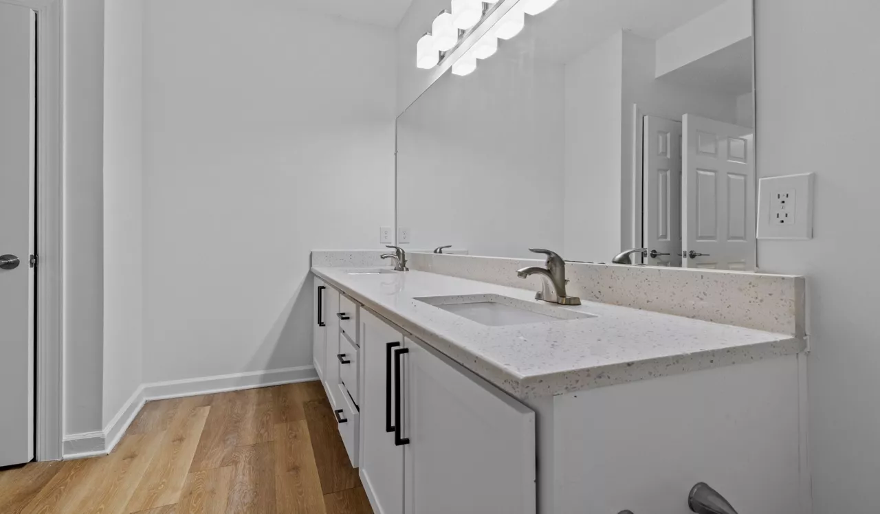 The Hartley - Atlanta, GA - Bathroom
