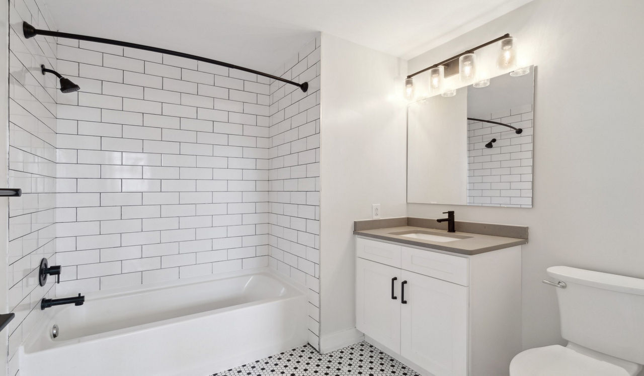 Left Bank - Philadelphia, PA - Bathroom