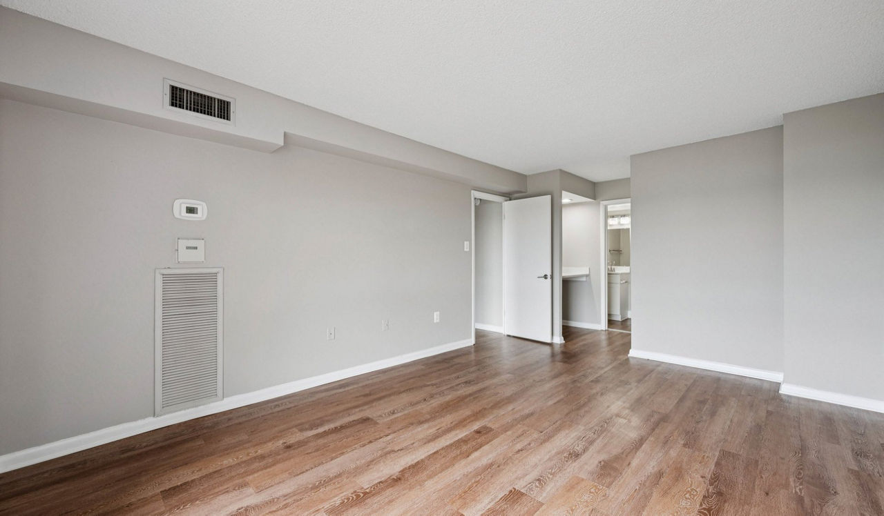 The Summit - Alexandria, VA - bedroom