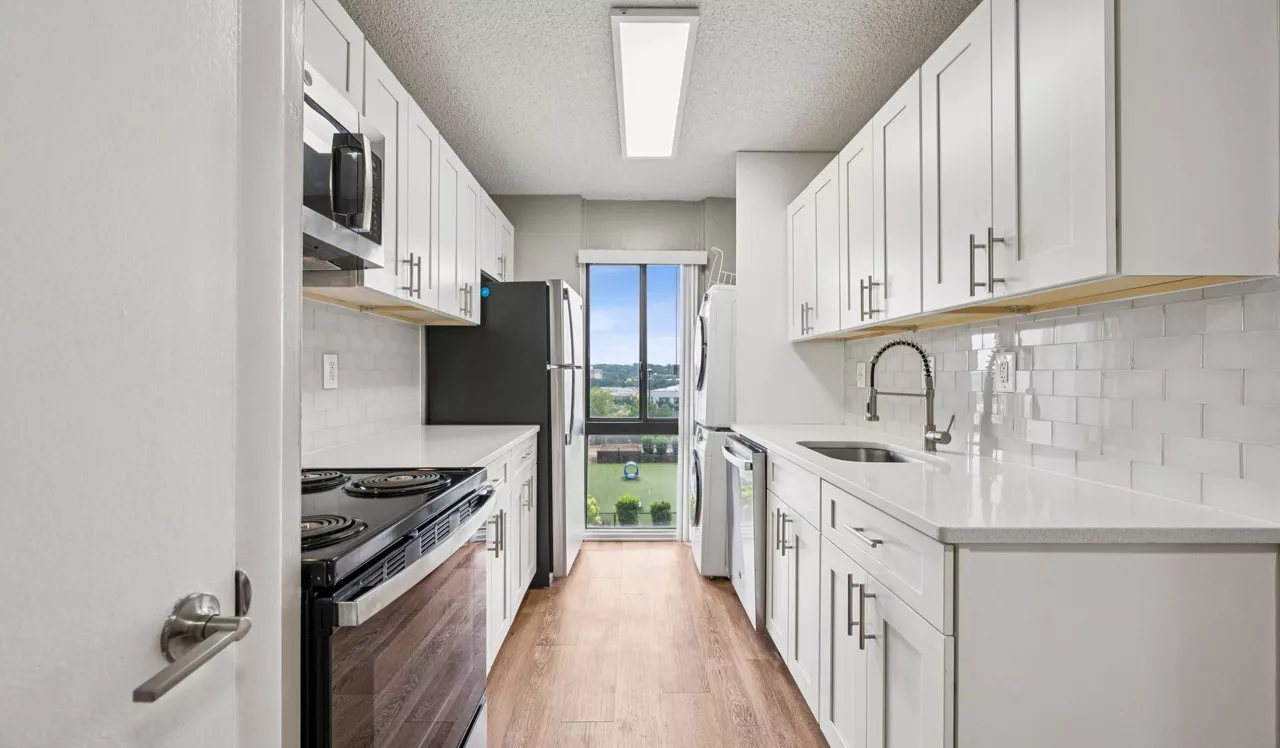 The Summit - Alexandria, VA - kitchen