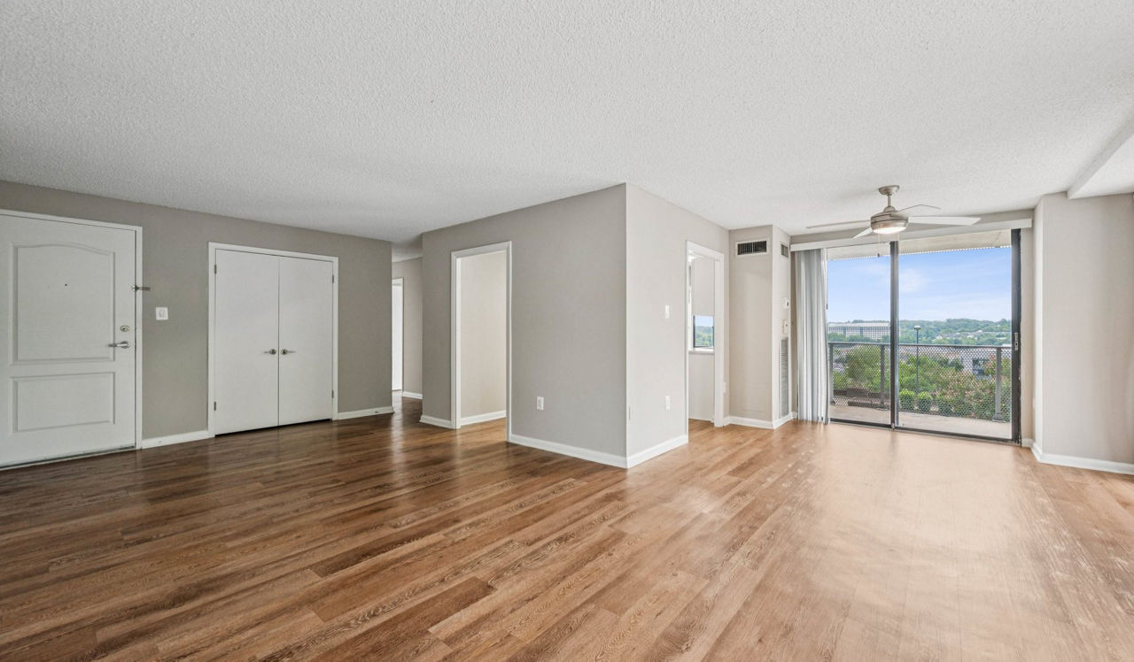 The Summit - Alexandria, VA - living room