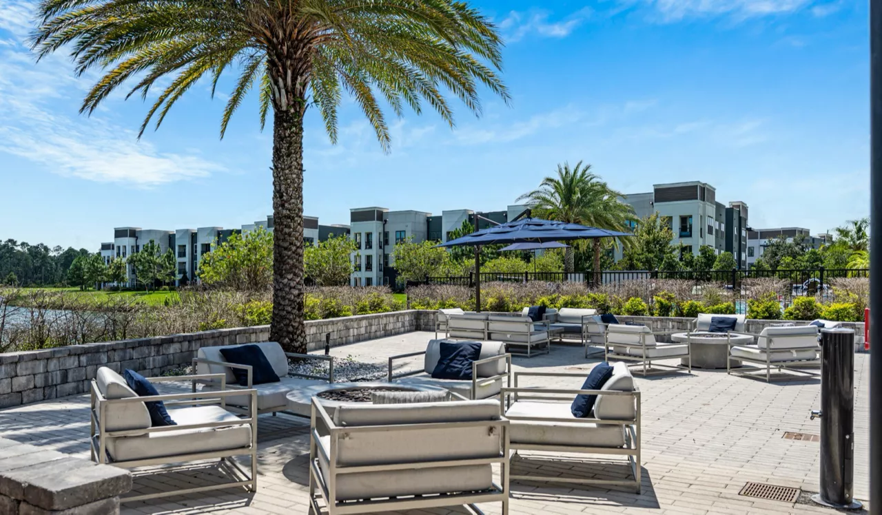 The Menlo - Courtyard