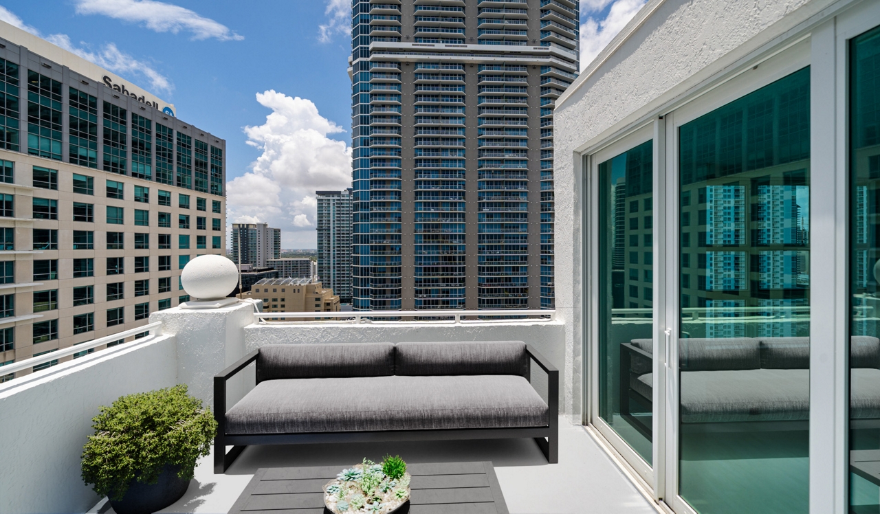 Yacht Club Apartments - Miami, FL - Balcony
