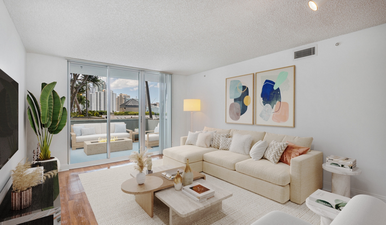 Yacht Club Apartments - Miami, FL - Living Room