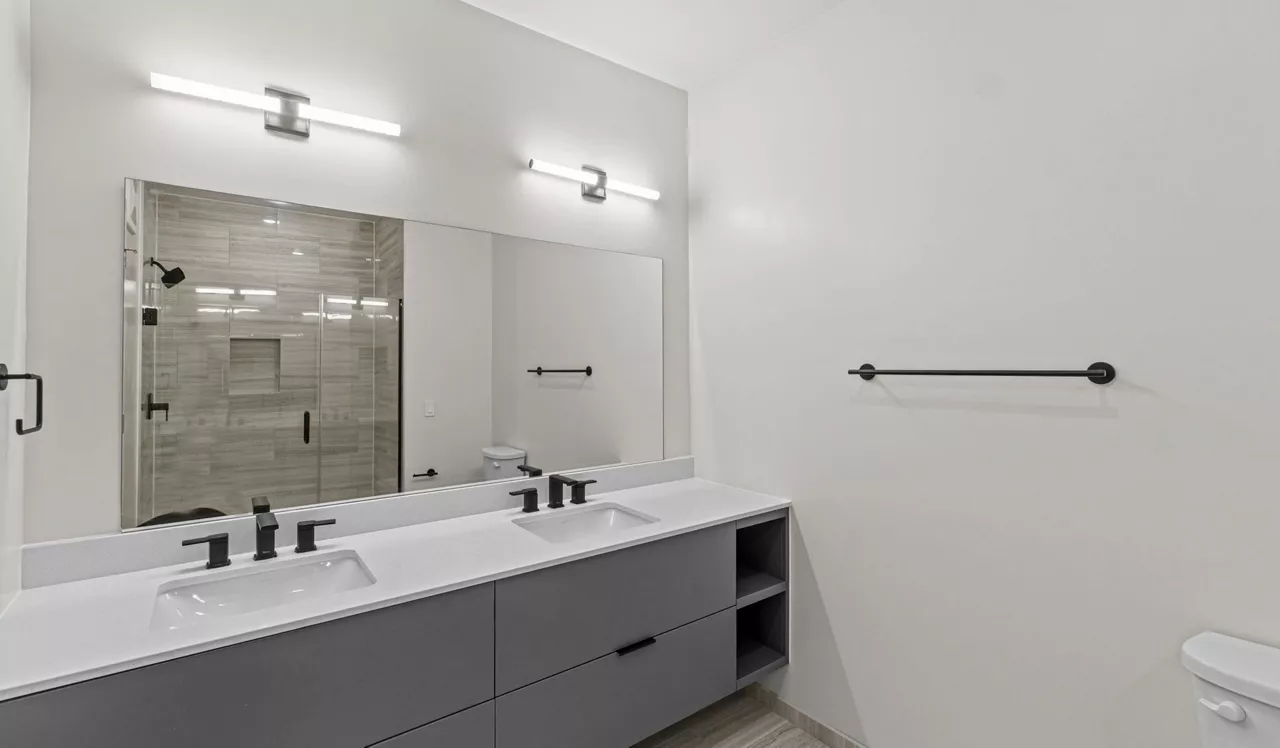 Upton Place - Washington DC - Bathroom