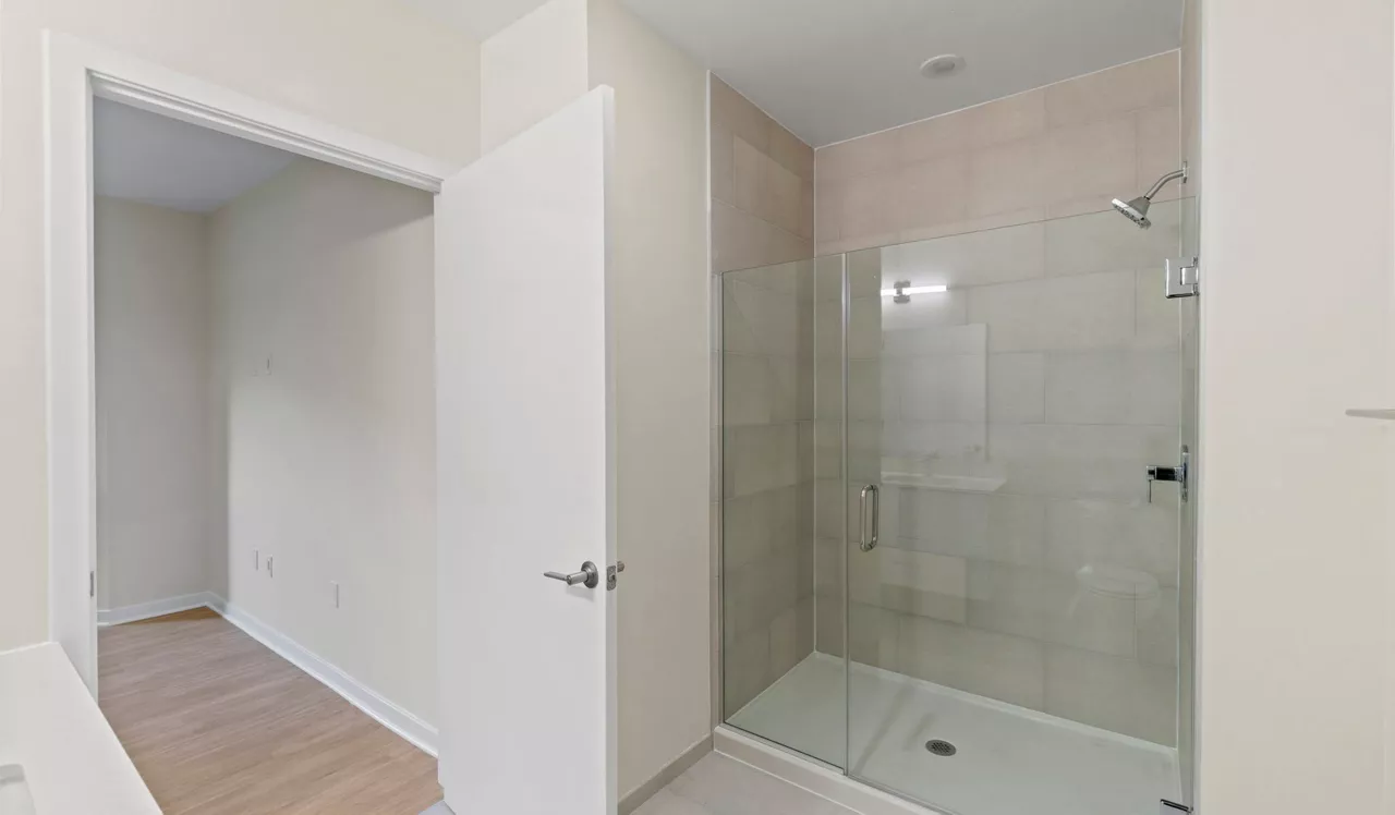 Upton Place - Washington, D.C. - Shower