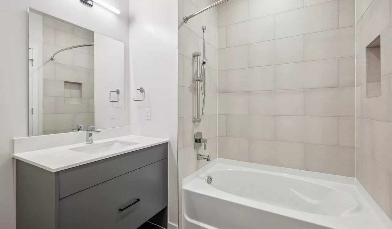 Upton Place - Washington, D.C. - Bathroom