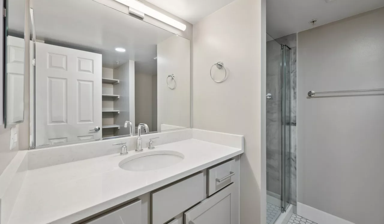 Vaughan Place - Washington, DC - Bathroom