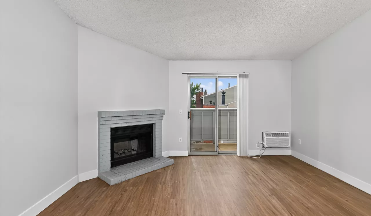 Verona - Littleton, CO - Living Room