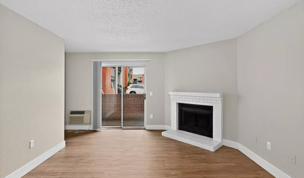 Verona - Littleton, CO - Living Room