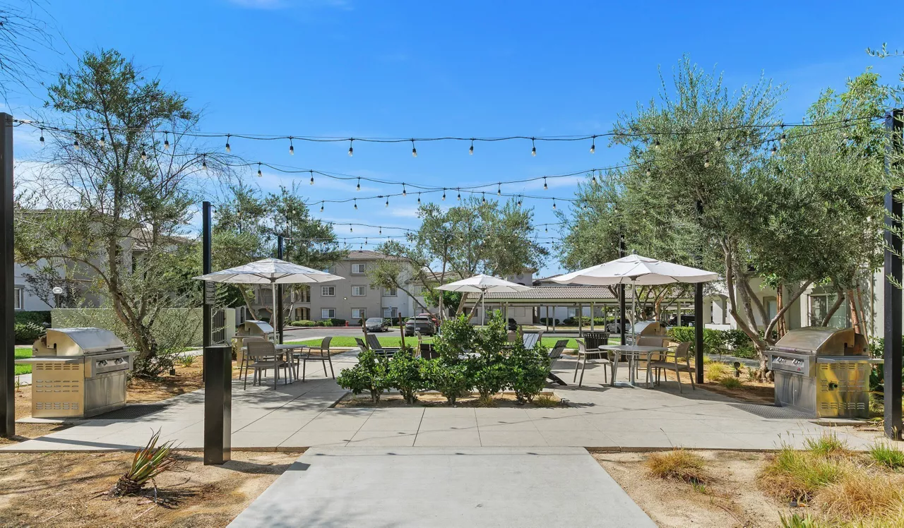 The Villas at Towngate - Moreno Valley, CA - Picnic Tables and Grills