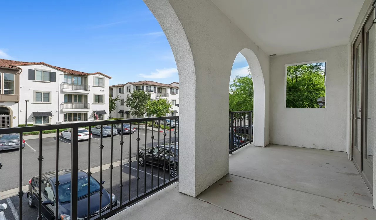 Vineyards at Paseo Del Sol – Temecula, CA – balcony
