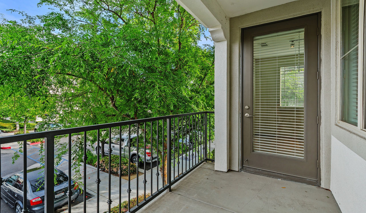 Vineyards at Paseo Del Sol – Temecula, CA – balcony