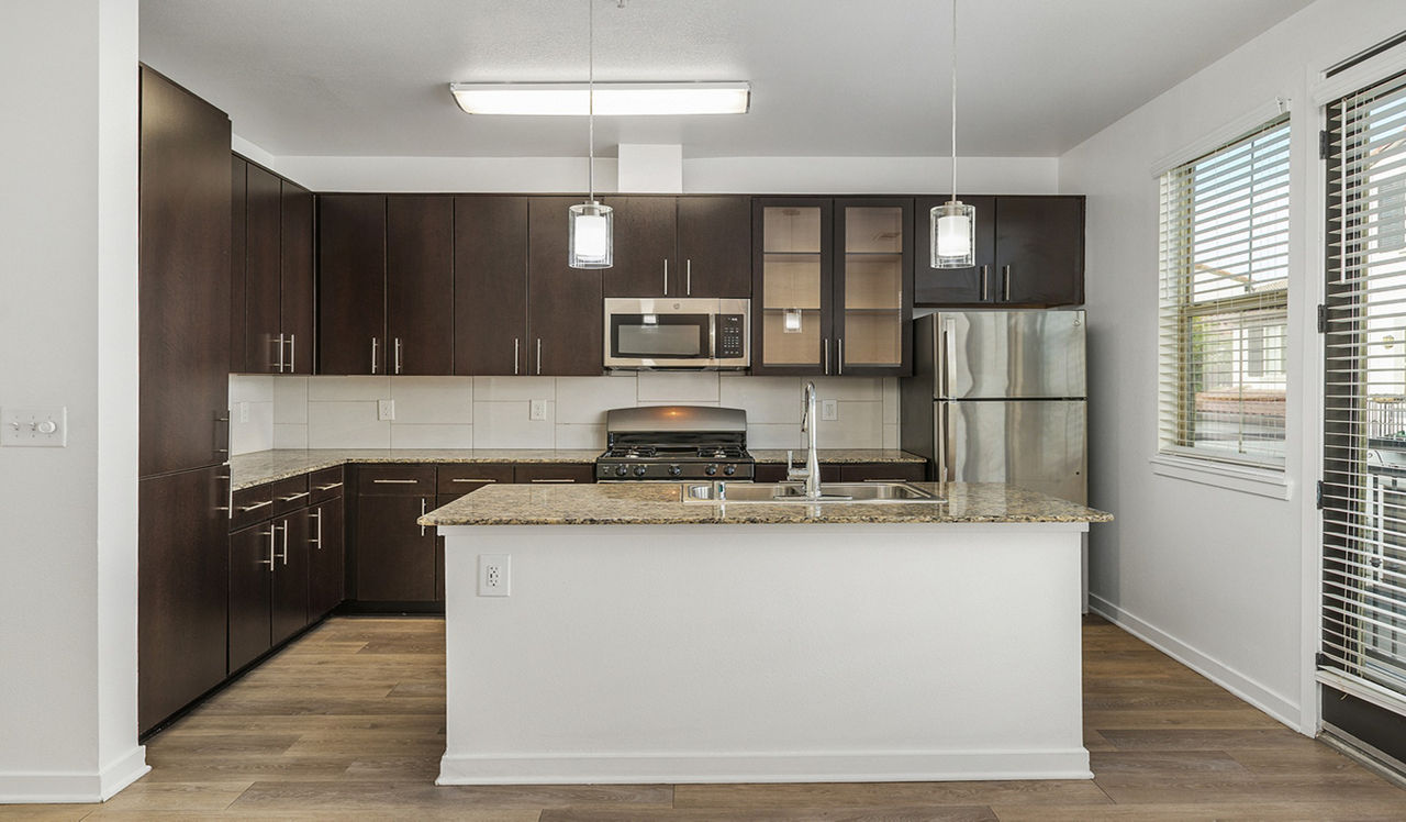 Vineyards at Paseo Del Sol – Temecula, CA – Kitchen