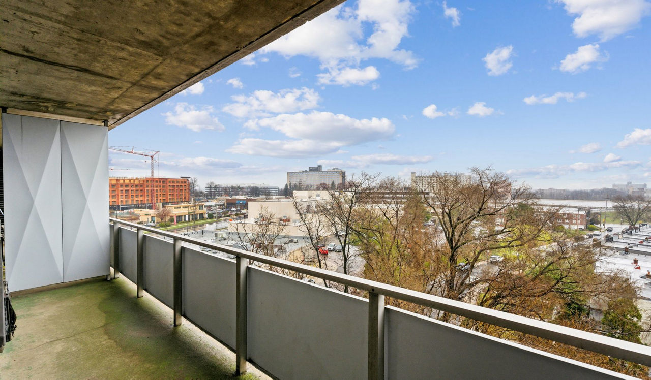 Vista - Philadelphia, PA - balcony