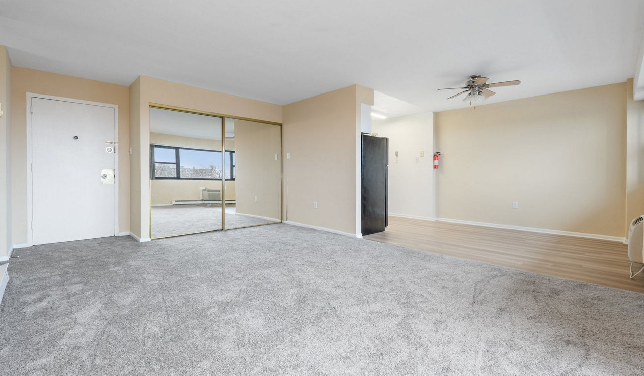 Vista - Philadelphia, PA - living space