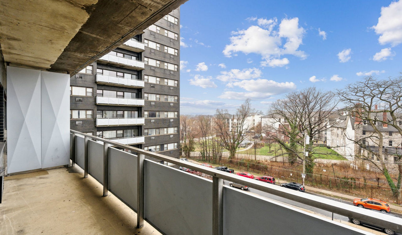 Vista - Philadelphia, PA - balcony