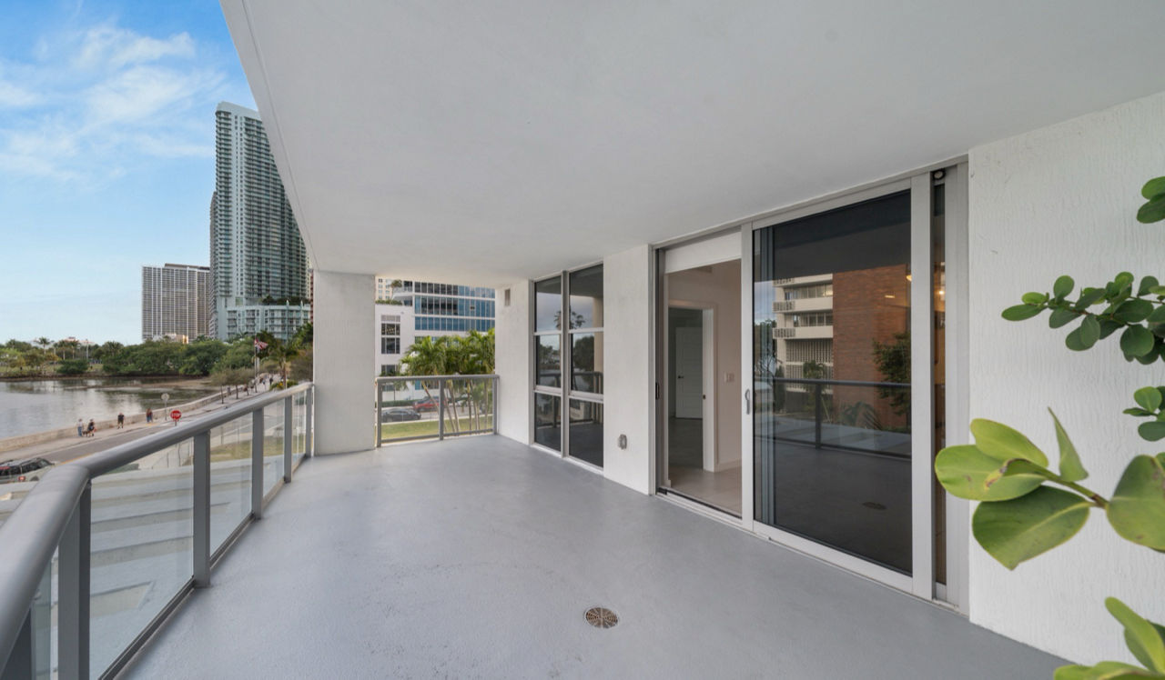 The Watermarc at Biscayne Bay - Miami, FL - balcony