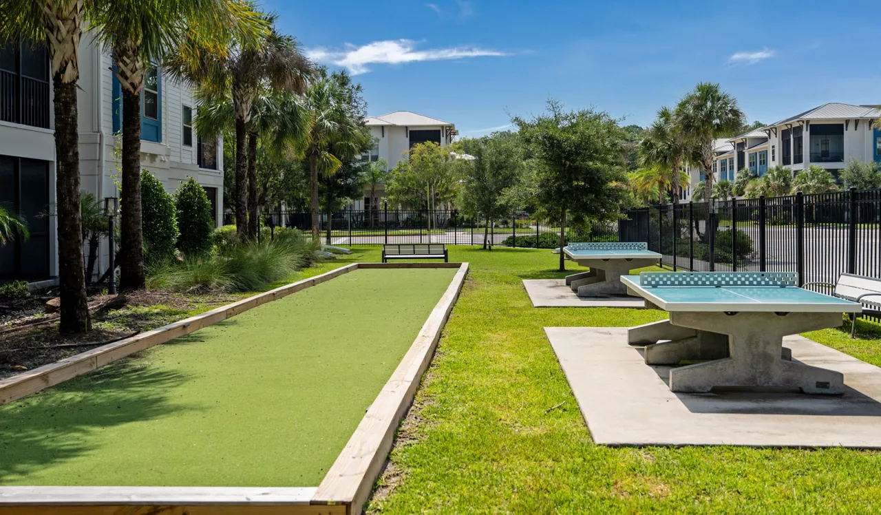 Cue Apartments in Jacksonville, FL - Outdoor Game Area