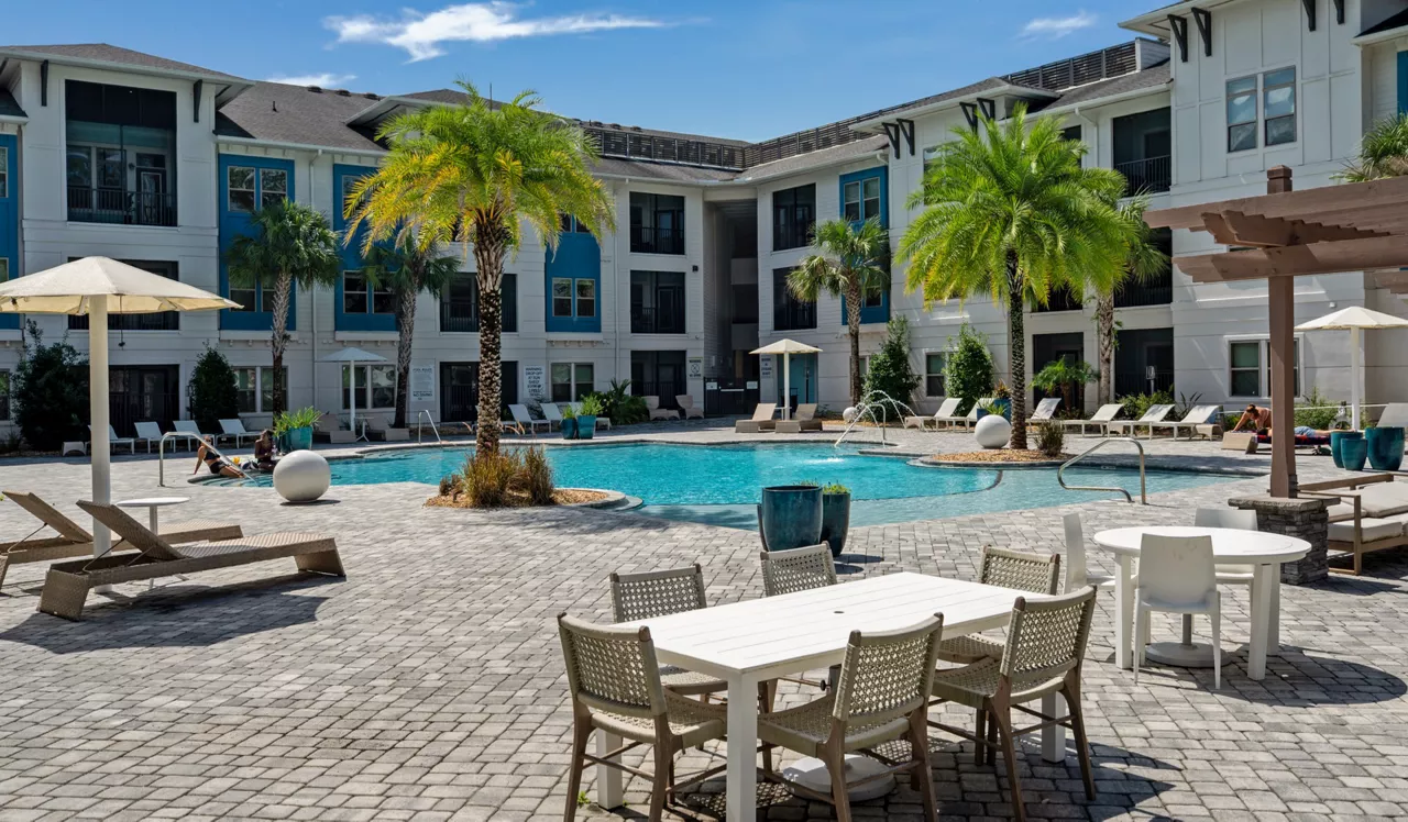 Cue Apartments in Jacksonville, FL - Pool
