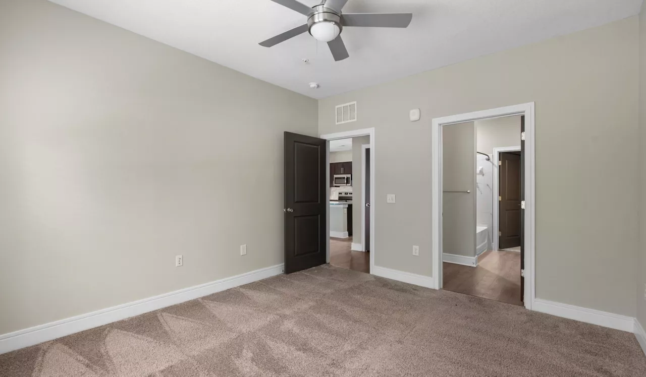 Cue - Jacksonville, FL - Bedroom