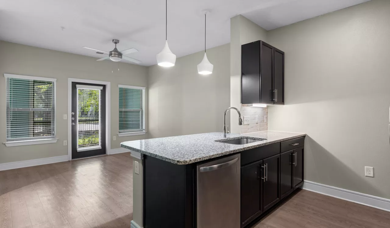 Cue - Jacksonville, FL - Kitchen