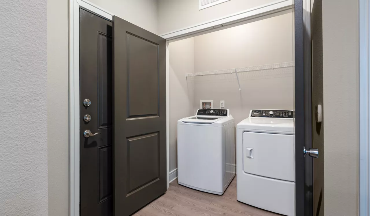 Cue - Jacksonville, FL - In-unit Washer and Dryer