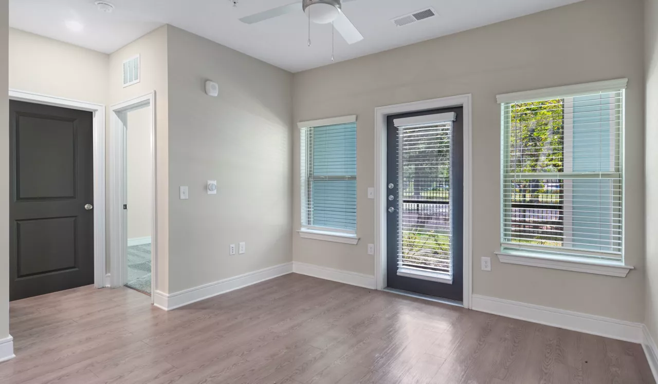 Cue - Jacksonville, FL - Living Room