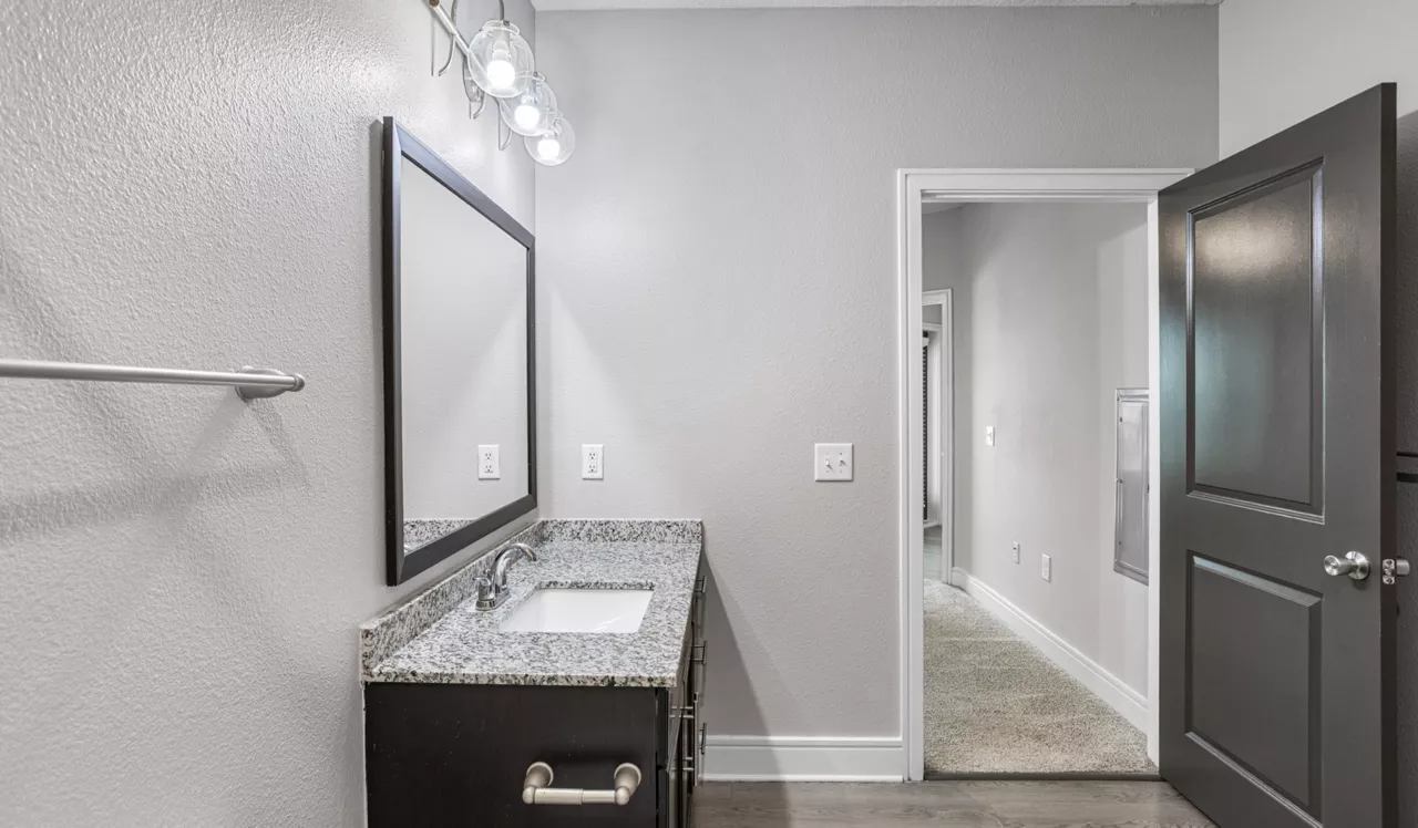 Cue - Jacksonville, FL - Bathroom