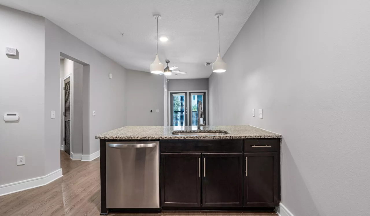 Cue - Jacksonville, FL - Kitchen