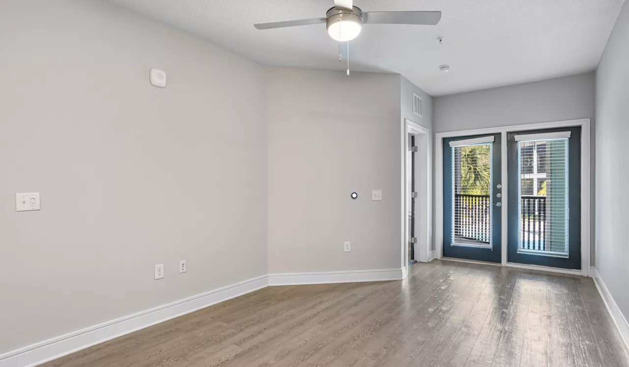 Cue - Jacksonville, FL - Living Room