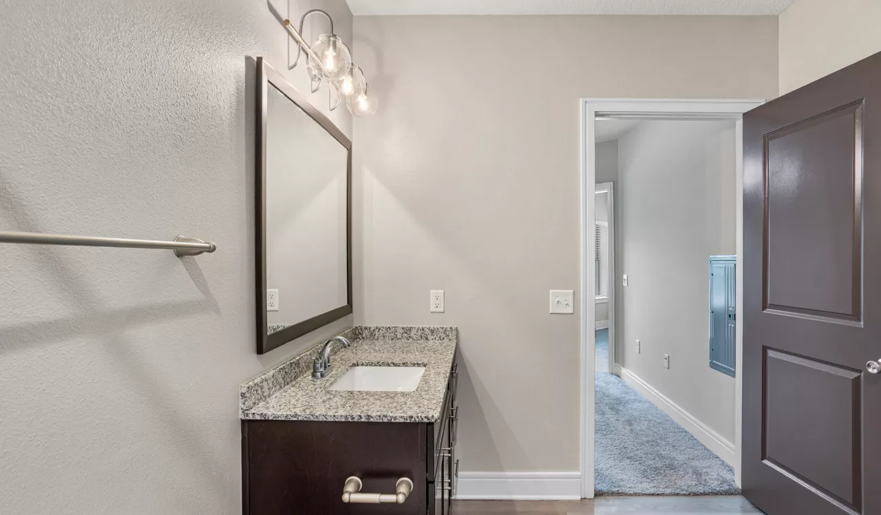 Cue - Jacksonville, FL - Bathroom