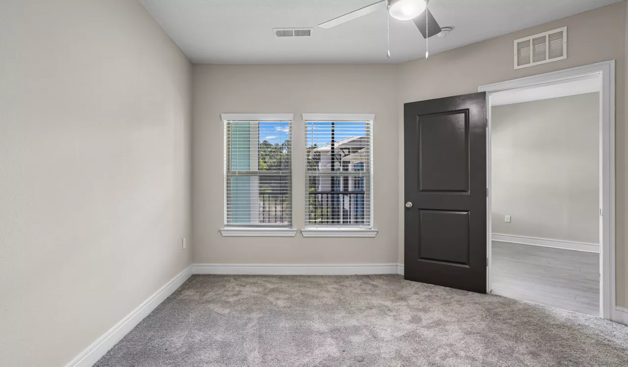 Cue - Jacksonville, FL - Bedroom