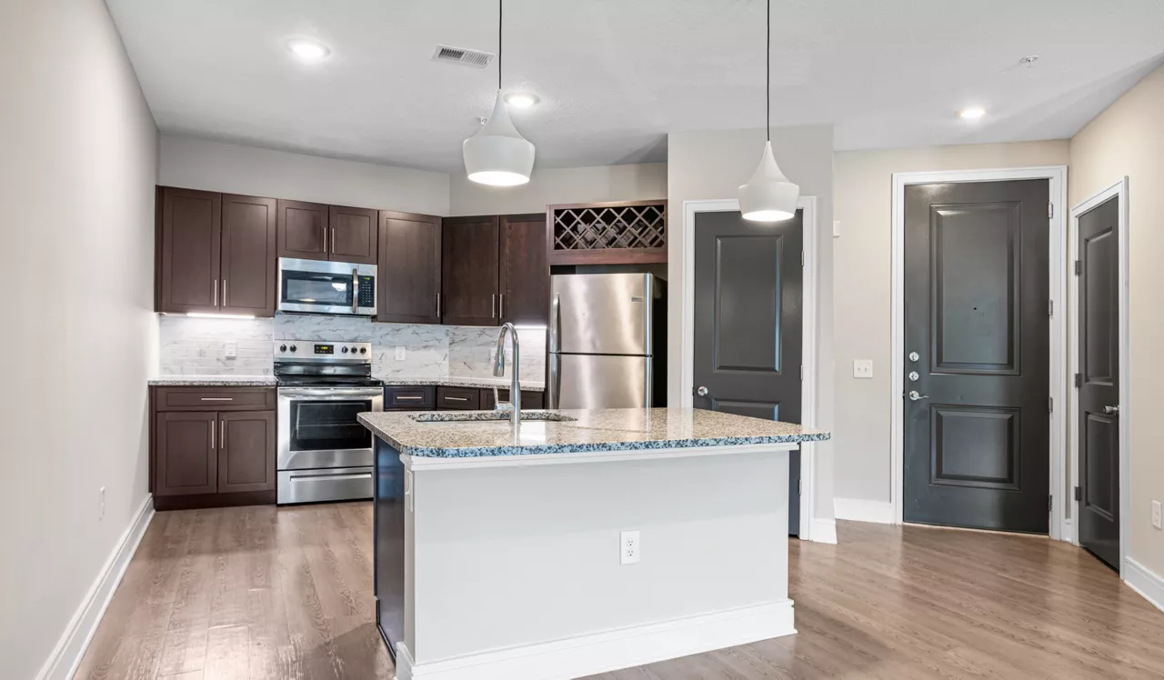 Cue - Jacksonville, FL - Kitchen