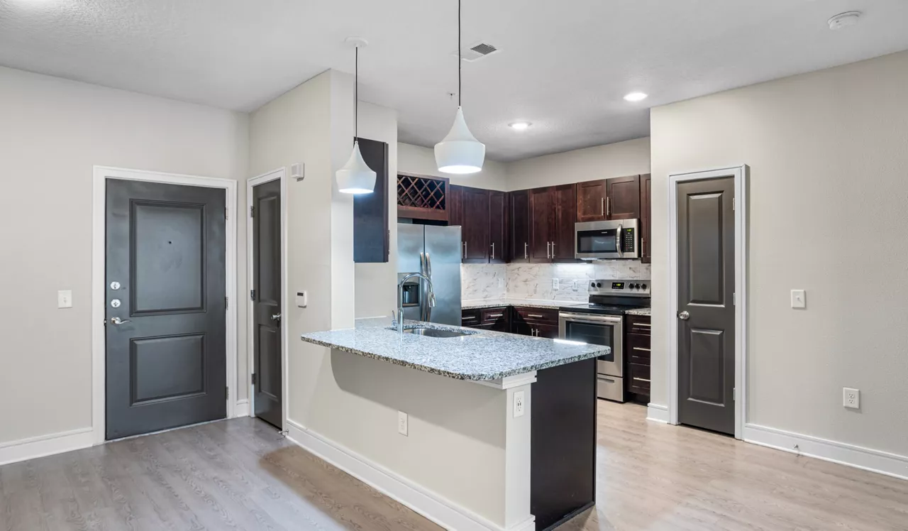 Cue - Jacksonville, FL - Kitchen
