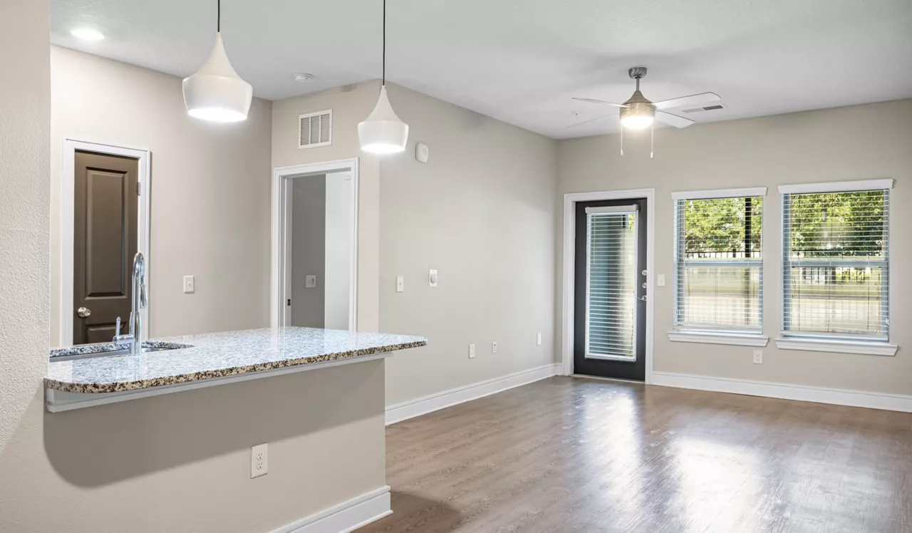 Cue - Jacksonville, FL - Living Room