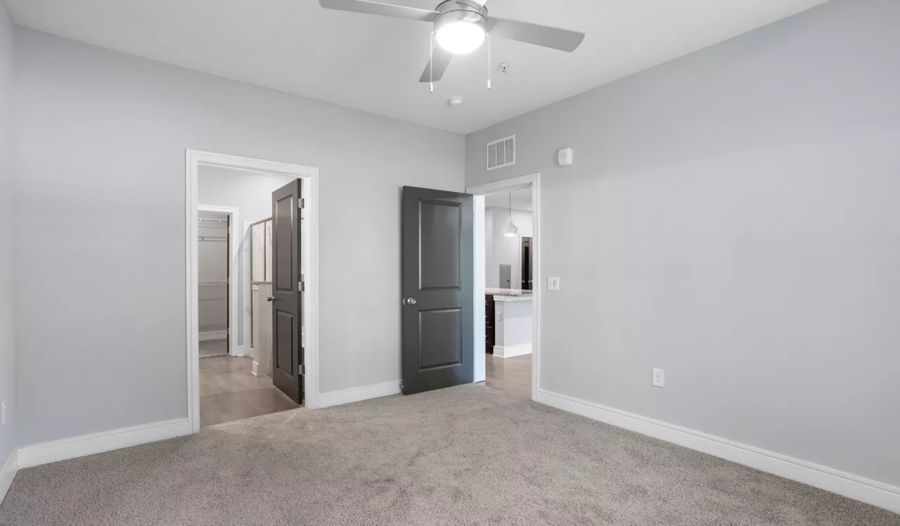 Cue - Jacksonville, FL - Bedroom