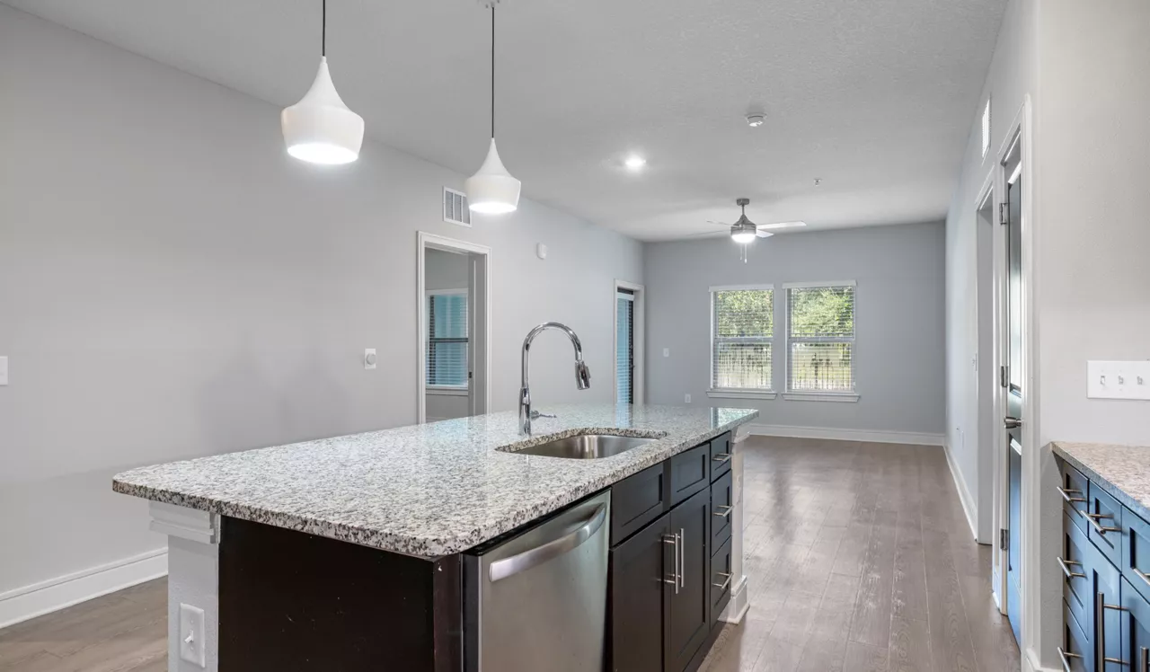 Cue - Jacksonville, FL - Kitchen