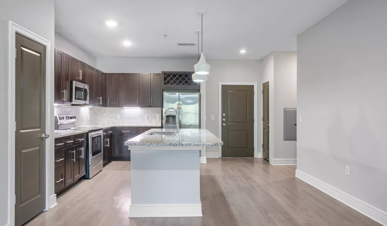 Cue - Jacksonville, FL - Kitchen