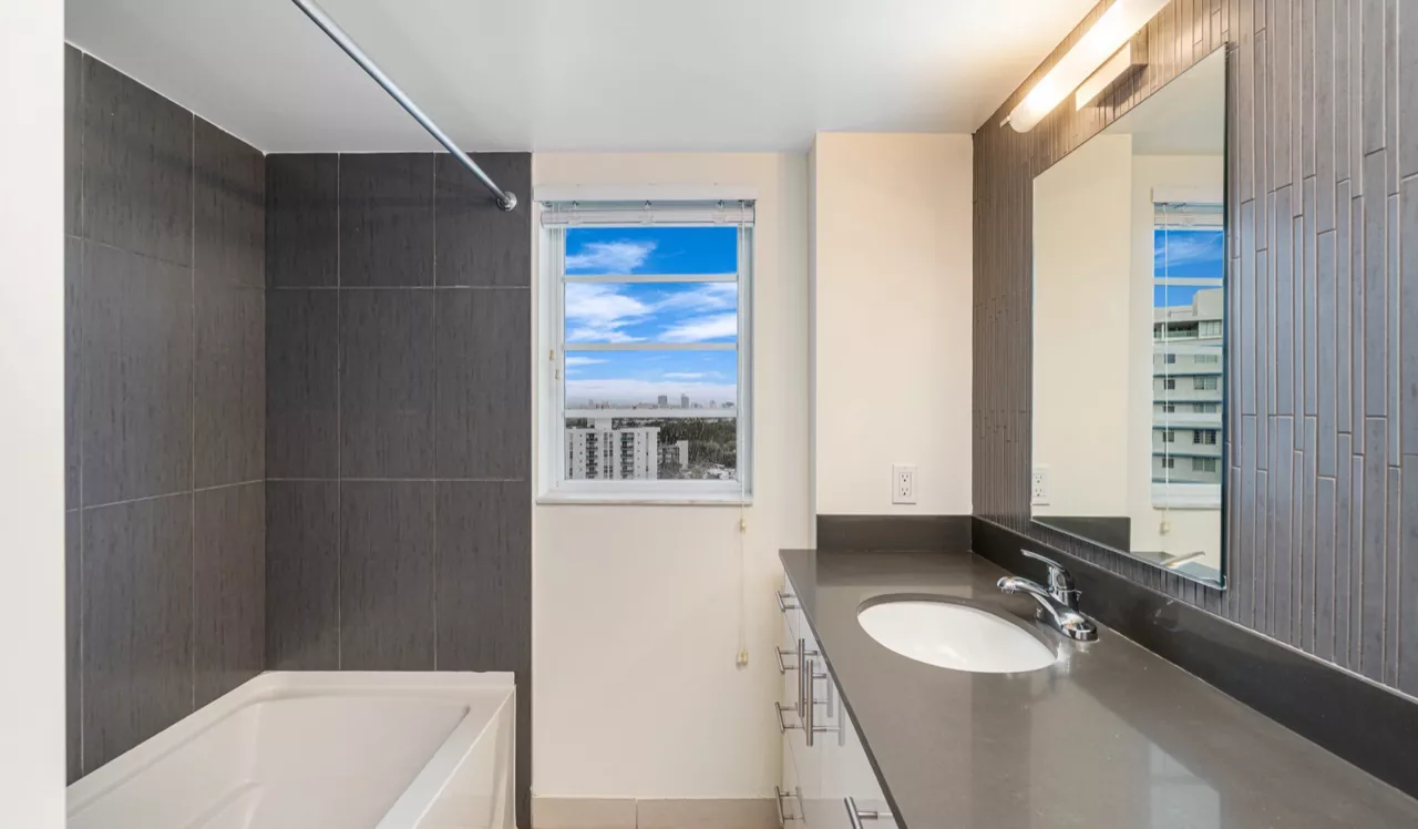 Southgate Towers - Miami, FL - Bathroom