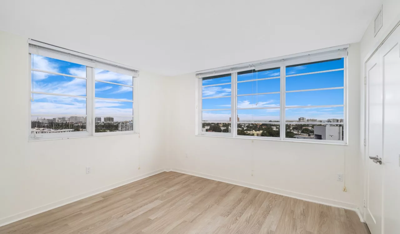 Southgate Towers - Miami, FL - Bedroom