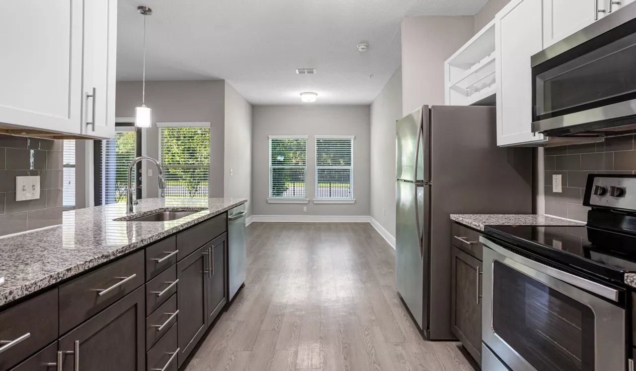 Vera - Jacksonville, FL - Kitchen
