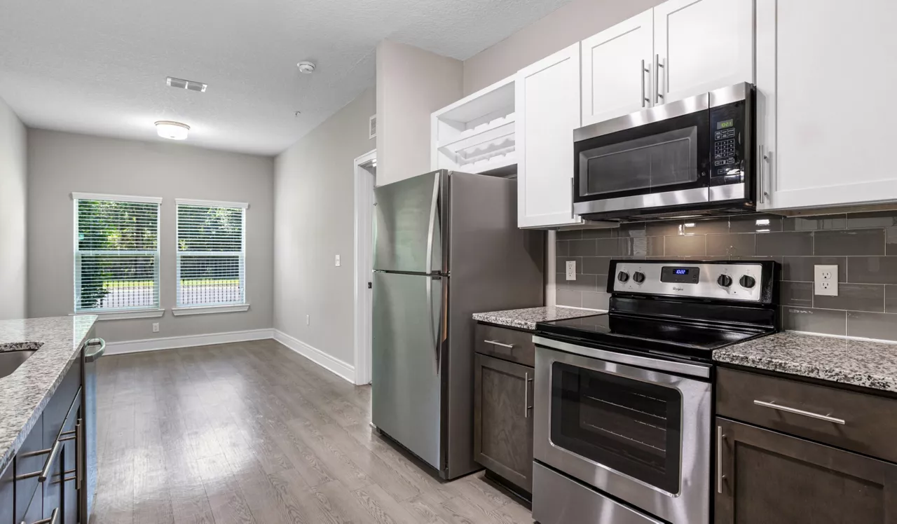 Vera - Jacksonville, FL - Kitchen